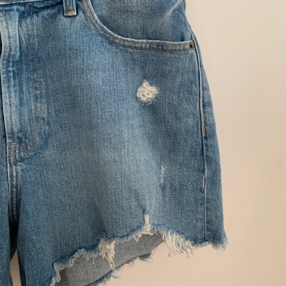 [29] NWOT - ABERCROMBIE Curve Love High Rise 4” Mom Shorts - Picture 7 of 9